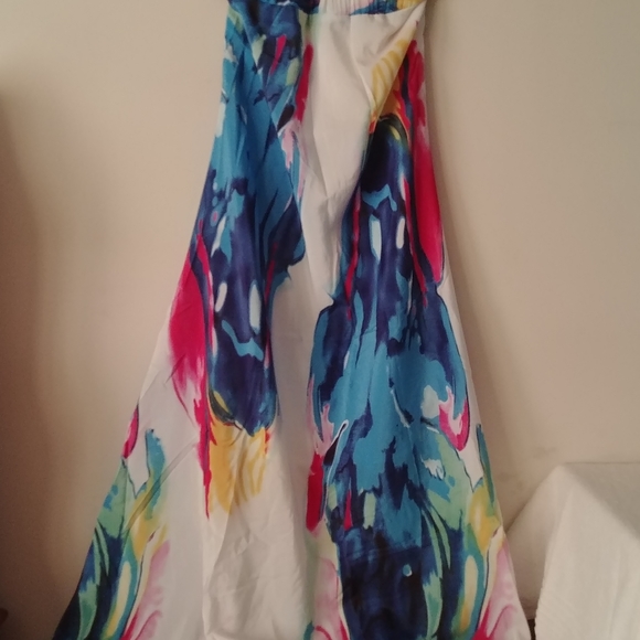 Sleeveless, strapless boho floral party dress - Picture 2 of 8